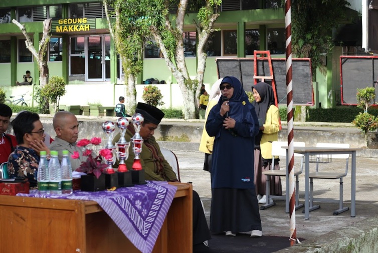 Rektor UIN Bukittinggi Silfia Hanani