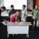 Rektor UIN Bukittinggi Silfia Hanani saat menandatangani MoA dengan Nobel Solutions Irlandia