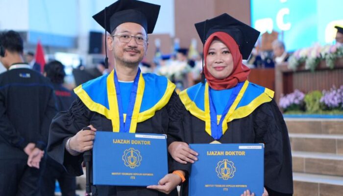 Kisah Suami Istri Wisuda Doktor Bersama di ITS, Dijuluki Habibie dan Ainun