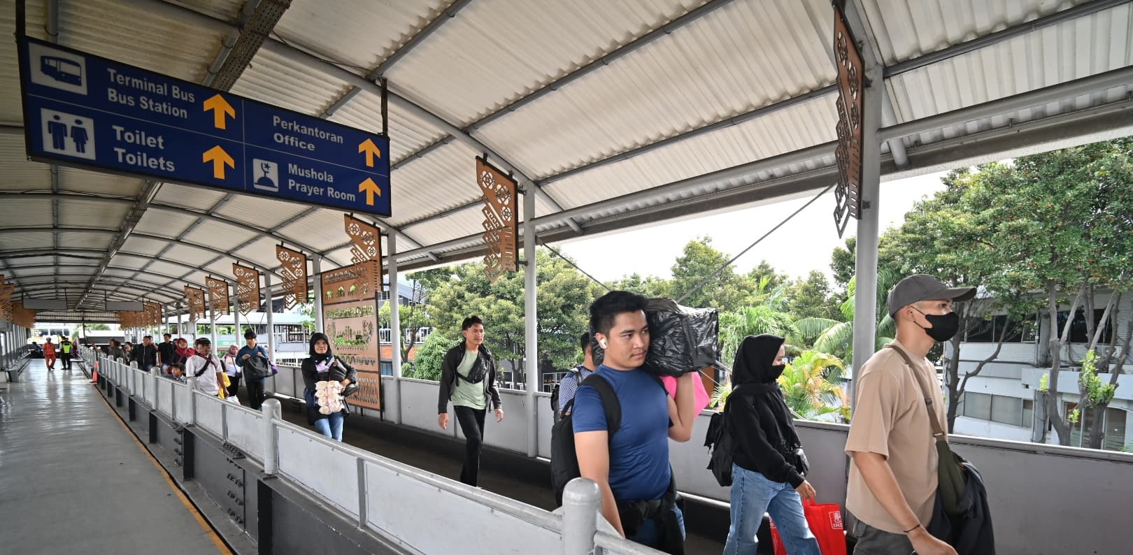 Suasana pelabuhan Bakauheni saat arus balik Lebaran 2025