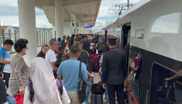 Setelah 2 Tahun Beroperasi, Kereta Cepat Layani 17.000 Lebih Penumpang Setiap Hari
