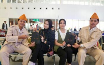 Petugas Whoosh Cosplayer Jadi Pemuda Pejuang, Peringati Sumpah Pemuda 2025