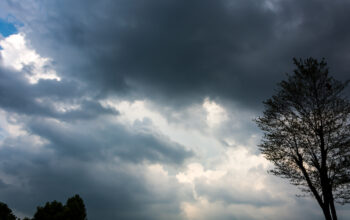 Ilustrasi foto cuaca ekstrem. (Foto: Dok. Freepik)