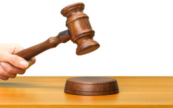 Ilustrasi putusan majelis hakim di persidangan. (Foto: Dok. Freepik.com)