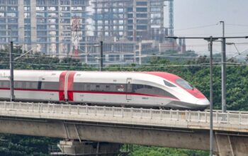 Penumpang asing kereta cepat Whoosh meningkat tajam dalam periode Januari-Oktober 2025