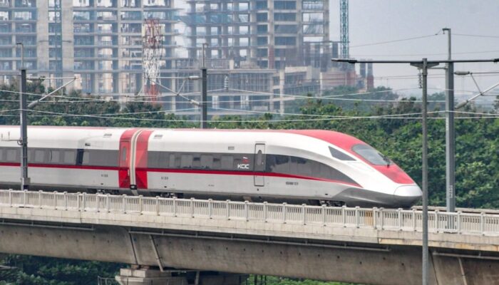 Whoosh Pacu Pertumbuhan Pariwisata, Penumpang Asing Melonjak 65 Persen