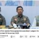 Kepala BNPB Letjen TNI Suharyanto saat konferensi pers update penanganan bencana banjir longsor di Aceh, Sumut, dan Sumbar, pada Minggu (30/11/2025). (Tangkapan layar saluran resmi BNPB di YouTube, @bnpb_indonesia)