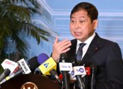 Mantan Menhub Ignasius Jonan menggelar konferensi pers usai pertemuan dengan Presiden Prabowo Subianto di Istana Kepresidenan, Jakarta, pada Senin (3/11/2025). (Foto: BPMI Setpres/Kris)