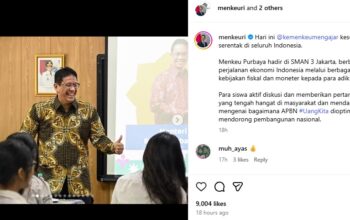 Menkeu Purbaya Yudhi Sadewa menjadi relawan pengajar di SMAN 3, Jakarta Selatan. (Tangkapan layar akun @menkeuri di Instagram)