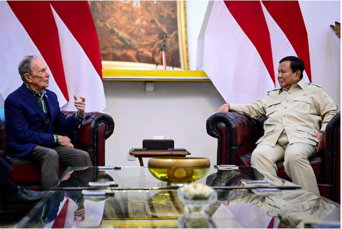 Pengusaha sekaligus mantan Wali Kota New York Michael Bloomberg menemui Presiden Prabowo di Istana Kepresidenan, Jakarta. (Foto: Dok. BPMI Setpres)