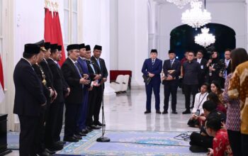 Pelantikan Komisi Percepatan Reformasi Polri di Istana Merdeka, Jakarta. (Foto: Dok. BPMI Setpres)