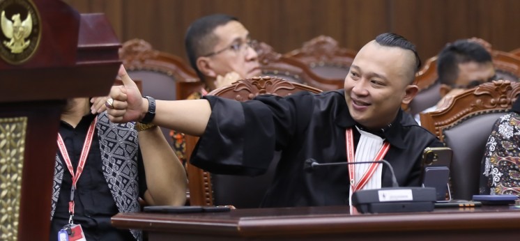Ekspresi pemohon Syamsul Jahidin usai mendengarkan sidang putusan uji Undang-Undang Nomor 2 Tahun 2002 tentang Kepolisian di ruang sidang Mahkamah Konstitusi. (Foto: Dok. Humas MK/Ifa)