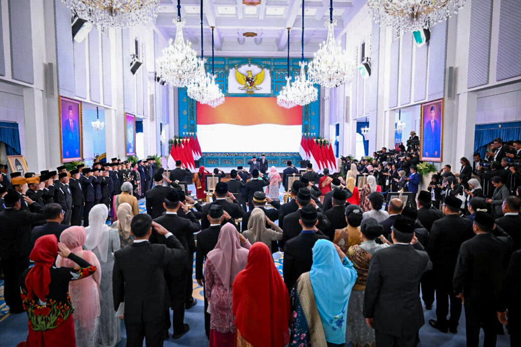 Presiden Prabowo Subianto menganugerahkan gelar Pahlawan Nasional kepada 10 tokoh dari berbagai daerah di Istana Negara, Jakarta, Senin (10/11/2025). (Foto: Dok.BPMI Setpres)