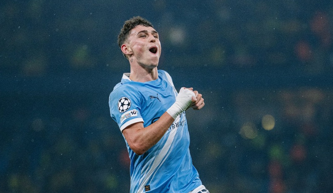Selebrasi Phil Foden saat mencetak gol ke gawang Borussia Dortmund