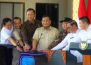 Presiden Prabowo Subianto meresmikan Stasiun Tanah Abang Baru, Jakarta, Selasa (4/11/2025). (Foto: Dok. BPMI Setpres)
