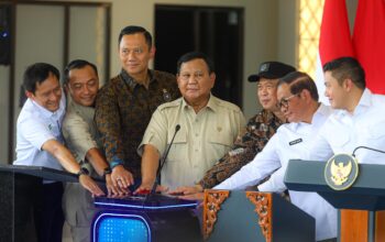 Presiden Prabowo Subianto meresmikan Stasiun Tanah Abang Baru, Jakarta, Selasa (4/11/2025). (Foto: Dok. BPMI Setpres)