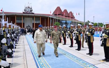 Presiden Parabowo mengantar keberangkatan Raja Yordania dari Lanud Halim Perdanakusuma, Jakarta. (Foto: Dok. BPMI Setpres/Muchlis Jr)