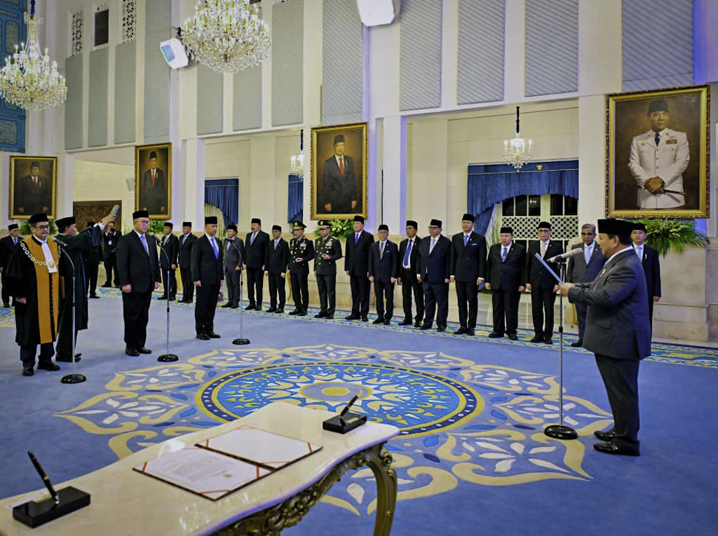 Presiden Prabowo Subianto melantik Kepala dan Wakil Kepala Badan Riset dan Inovasi Nasional (BRIN) di Istana Negara, Jakarta. (Foto: Dok. BPMI Setpres)