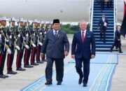 Presiden Prabowo Subianto menyambut kedatangan Raja Yordania Abdullah II di Lanud Halim Perdanakusuma, Jakarta. (Foto: Dok. BPMI Setpres/Muchlis Jr)