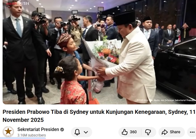 Presiden Prabowo tiba di Sydney, disambut buket bunga dari pelajar Indonesia di Australia. (Tangkapan layar saluran resmi Sekretariat Presiden di YouTube, @SekretariatPresiden)