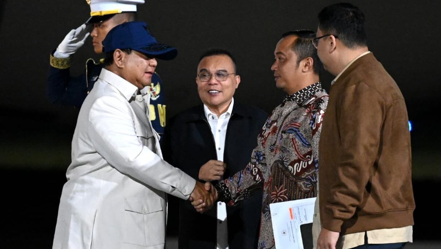Presiden Prabowo Subianto tiba di Tanah Air, usai menggelar kunjungan kenegaraan ke Australia. (Foto: Dok. BPMI Setpres/Kris)