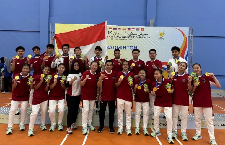 Timnas Beregu Putra dan Putri Pelajar Indonesia meraih dua emas cabor badminton di ASEAN School Games 2025. (Foto: pbsi.id)