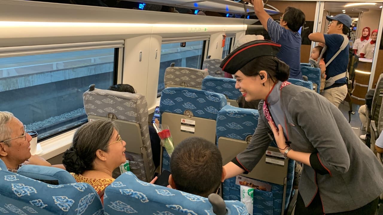 PT KCIC terus meningkatan pelayanan kereta cepat Whoosh