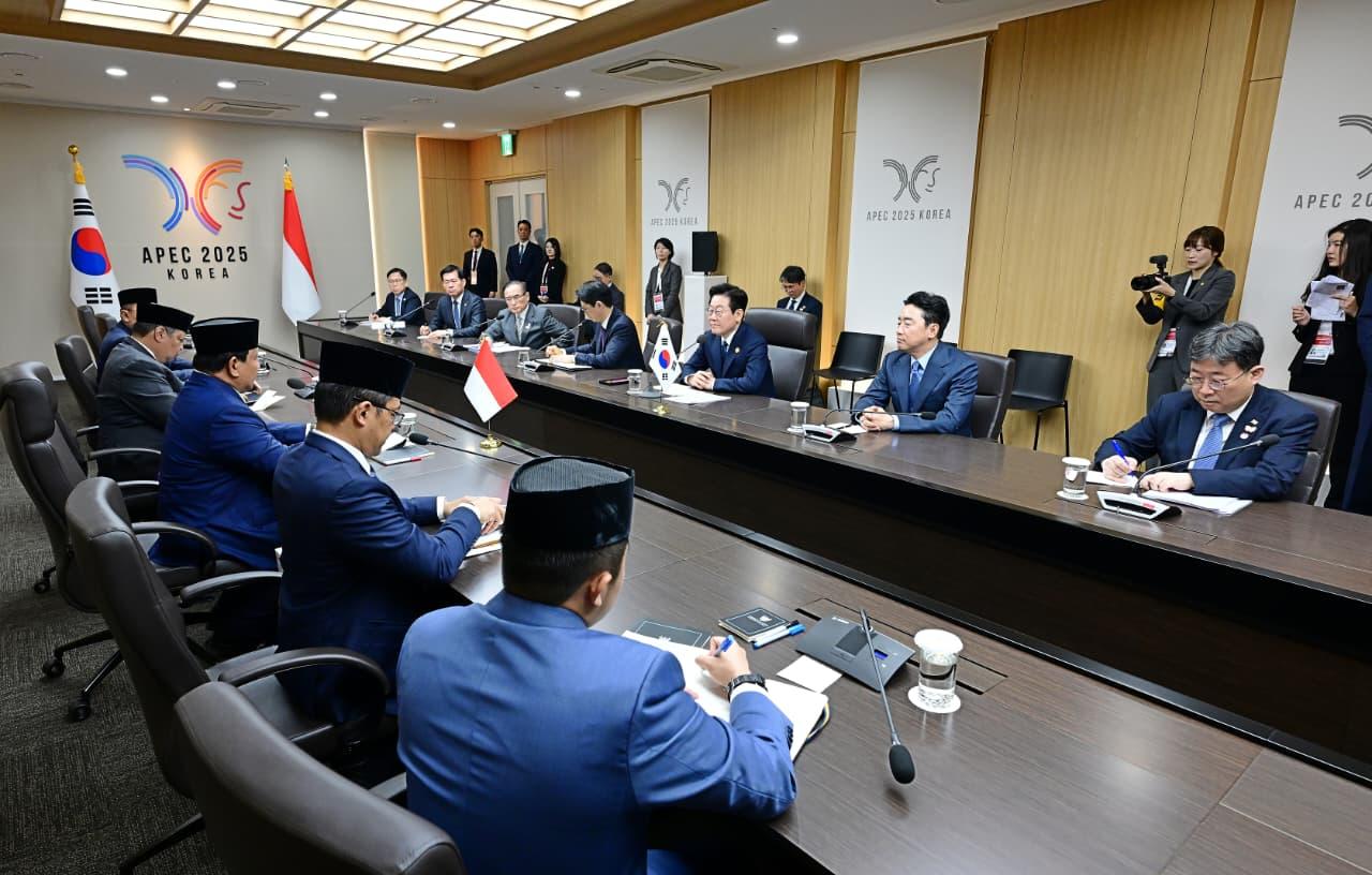Pertemuan bilateral Presiden Prabowo Subianto dengan Presiden Republik Korea Lee Jae Myung di sela-sela KTT APEC 2025 di Hwabaek International Convention Center (HICO), Gyeongju, Korsel. (Foto: Dok. BPMI Setpres)