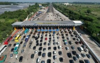 Antrean kendaraan di Gerbang Tol Cikampek, Jawa Barat. (Foto: Dok. Jasa Marga)