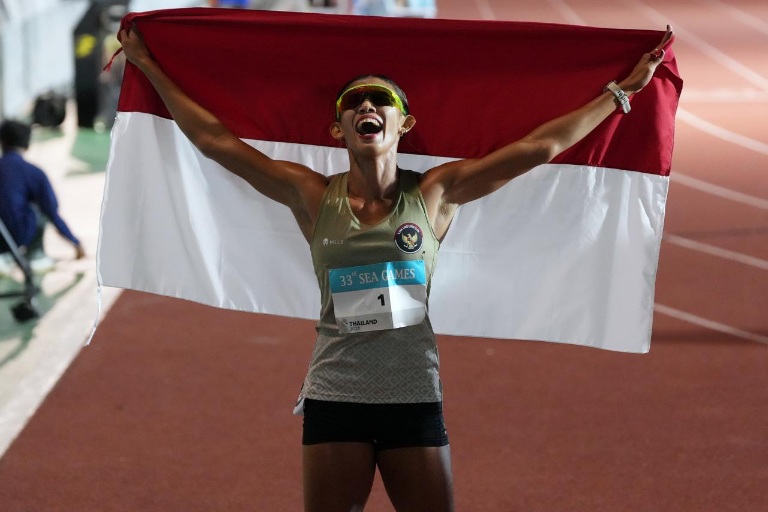 Emilia Nova meraih medali emas nomor heptathlon (tujuh lomba) setelah mengumpulkan total 5.497 poin sekaligus mengakhiri penantian panjangnya di nomor tersebut. (Sumber Foto: Herry/kemenpora.go.id)