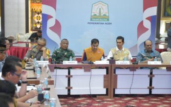 Gubernur Muzakir Manaf mengumumkan Pemerintah Provinsi Aceh resmi memperpanjang status tanggap darurat bencana hidrometeorologi terhitung mulai 12 hingga 25 Desember 2025. (Foto: Dok. Humas Pemprov Aceh)