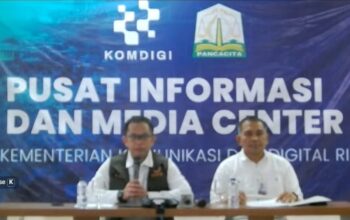 Kapusdatinkom BNPB Abdul Muhari menggelar konferensi pers di Media Center Komdigi, Kantor Gubernur Aceh, Kota Banda Aceh, Jumat, 12 Desember 2025. (Tangkapan layar saluran resmi BNPB di YouTube)