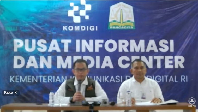 Kapusdatinkom BNPB Abdul Muhari menggelar konferensi pers di Media Center Komdigi, Kantor Gubernur Aceh, Kota Banda Aceh, Jumat, 12 Desember 2025. (Tangkapan layar saluran resmi BNPB di YouTube)
