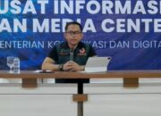 Kepala Pusdatinkom BNPB Abdul Muhari menggelar konferensi pers di Pusat Informasi dan Media Center Komdigi di lobi Kantor Gubernur Aceh, Kota Banda Aceh, Minggu (14/12/2025). (Tangkapan layar saluran resmi BNPB di YouTube)