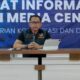 Kepala Pusdatinkom BNPB Abdul Muhari menggelar konferensi pers di Pusat Informasi dan Media Center Komdigi di lobi Kantor Gubernur Aceh, Kota Banda Aceh, Minggu (14/12/2025). (Tangkapan layar saluran resmi BNPB di YouTube)