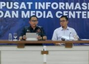 Kepala Pusdatinkom BNPB Abdul Muhari menggelar konferensi pers di Pusat Informasi dan Media Center Komdigi di lobi Kantor Gubernur Aceh, Kota Banda Aceh, Selasa (16/12/2025). (Tangkapan layar saluran resmi BNPB di YouTube)