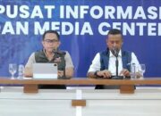 Kapusdatinkom BNPB Abdul Muhari menggelar konferensi pers di Pusat Informasi dan Media Center Komdigi di lobi Kantor Gubernur Aceh, Kota Banda Aceh, Rabu (17/12/2025). (Tangkapan layar saluran resmi BNPB di YouTube)