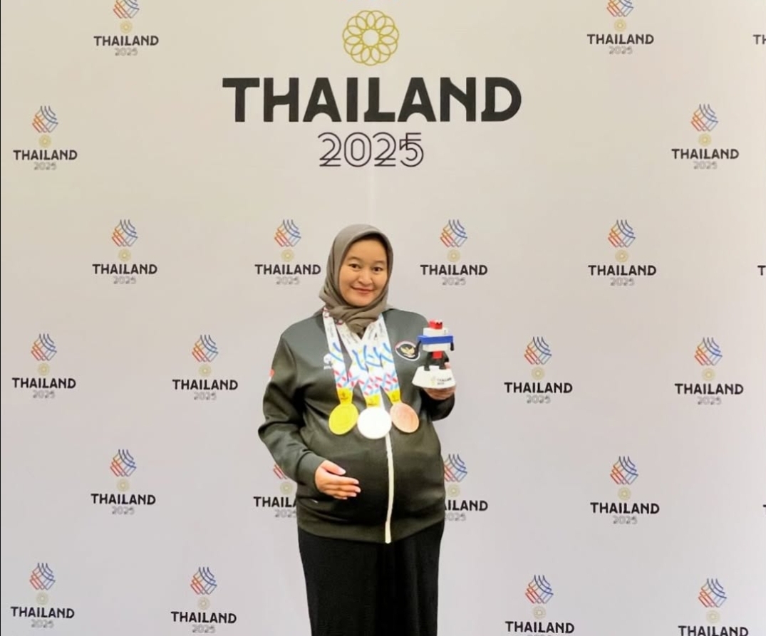 Medina Warda Aulia, atlet catur Indonesia, sukses mempersembahkan 1 emas, 1 perak, dan 1 perunggu untuk Merah Putih di SEA Games 2025 Thailand. (Sumber Foto: Instagram/Medina)