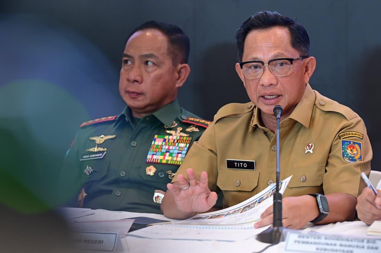 Mendagri Tito Karnavian saat konferensi pers mengenai pemulihan dan rencana strategis pascabencana di Posko Terpadu Lanud Halim Perdanakusuma, Jakarta, Senin, 29 Desember 2025. (Foto: Dok. BPMI Setpres)