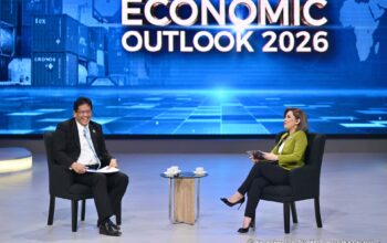Menkeu Purbaya Yudhi Sadewa berbicara berbagai strategi untuk memastikan pertumbuhan ekonomi Indonesia yang berkelanjutan pada program Economic Outlook 2026 Kompas TV. (Foto: Dok. Kemenkeu/Biro KLI-Leonardus Oscar H.C.)