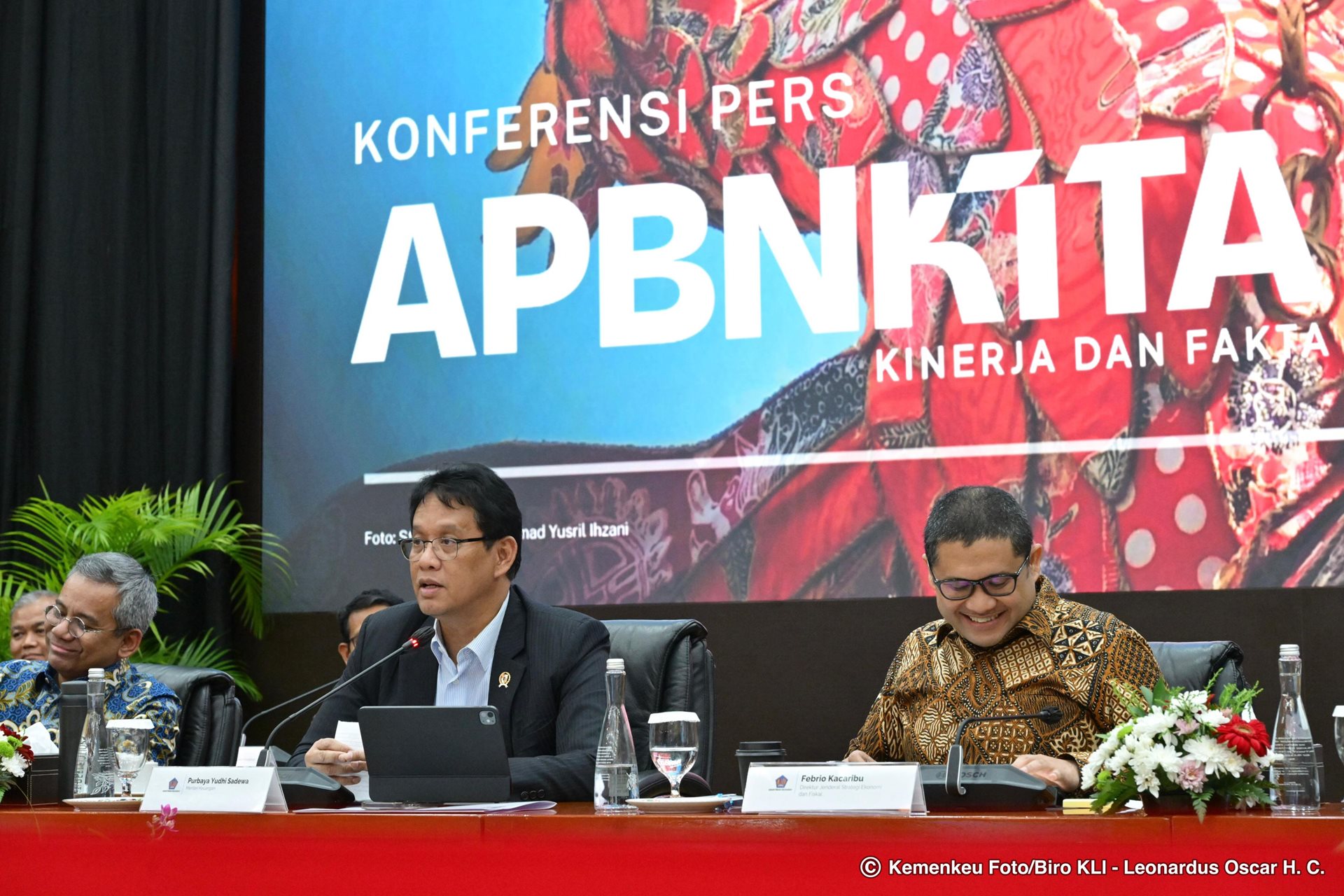 Menkeu Purbaya Yudhi Sadewa saat menggelar konferensi pers APBN Kita di Jakarta, Kamis (18/12/2025). (Foto: Dok. Kemenkeu/Biro KLI-Leonardus Oscar H.C.)