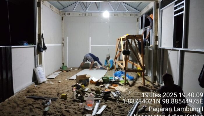 Rumah contoh huntara di Desa Sibalanga, Kecamatan Adian Koting, Kabupaten Tapanuli Utara, Sumut, menjadi acuan pembangunan hunian yang aman, layak, dan tangguh bencana bagi masyarakat terdampak, sekaligus menghadirkan harapan baru dalam proses pemulihan pascabencana, Jumat (19/12/2025). (Foto: Dok. BNPB)