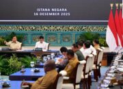 Presiden Prabowo memberikan pengarahan kepada Kepala Daerah se-Papua serta Komite Eksekutif Percepatan Pembangunan Otonomi Khusus Papua di Istana Negara, Jakarta, pada Selasa, 16 Desember 2025. (Foto: Dok. BPMI Setpres/Muchlis Jr)