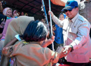 Suasana haru dan penuh kehangatan menyelimuti Posko Pengungsian di Desa Bambel Baru, Kabupaten Aceh Tenggara, Aceh, saat kunjungan Presiden Prabowo pada Senin (1/12/2025). (Foto: Dok. BPMI Setpres)