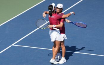 Aldila Sutjiadi/Janice Tjen menang atas petenis tuan rumah, Patcharin Cheapchandej/Thasasporn Naklo dengan skor 6-2, 6-1 di National Tennis Development Center, Bangkok, Thailand, Jumat (19/12/2025). (Sumber Foto: Herry/kemenpora.go.id)
