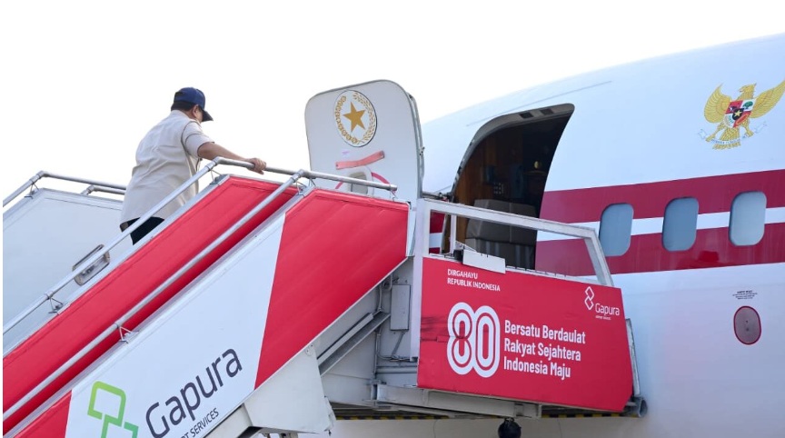 Presiden Prabowo bertolak menuju wilayah terdampak bencana banjir di Pulau Sumatra pada Senin (1/12/2025) dari Lanud Halim Perdanakusuma, Jakarta. (Foto: Dok. BPMI Setpres/Muchlis Jr)