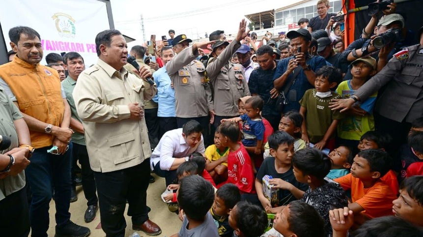Presiden Prabowo mengunjungi Kabupaten Aceh Tamiang, Provinsi Aceh, meninjau posko pengungsian di wilayah terdampak bencana pada Jumat, 12 Desember 2025. (Foto: Dok. BPMI Setpres/Muchlis Jr)