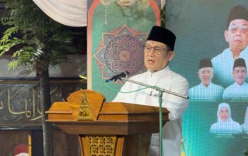 Wamenag Romo Muhammad Syafi’i saat menghadiri Haul ke-16 Gus Dur di Pondok Pesantren Tebuireng, Jawa Timur. (Sumber Foto: Istimewa/kemenag.go.id)