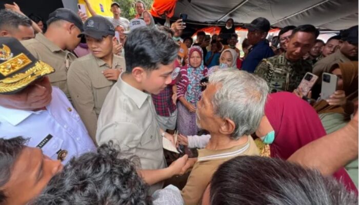 Kunjungi Wilayah Terdampak Banjir Bandang di Tapanuli Selatan, Wapres Tegaskan Pemerintah Terus Bersama Masyarakat Sumatera