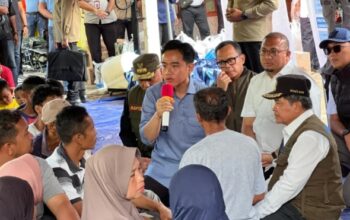 Wapres Gibran Rakabuming Raka di Lokasi Pengungsian di Kabupaten Agam, Sumbar. (Foto: Dok. BPMI Setwapres)